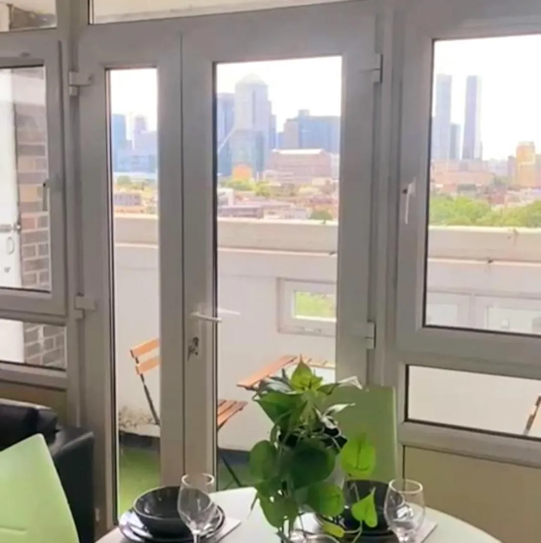 London -2 Bedroom - Breathtaking Views London Skyline Canary Warf Apartment