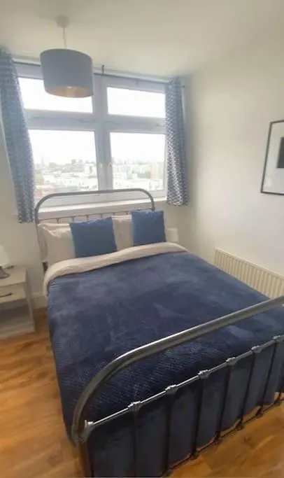 London -2 Bedroom - Breathtaking Views London Skyline Canary Warf Apartment
