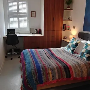 Gasthof Comfortable With Ensuite, London