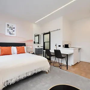 Apartment D8 House, London