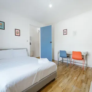 Gasthof Great In Stepney Station - 12, London