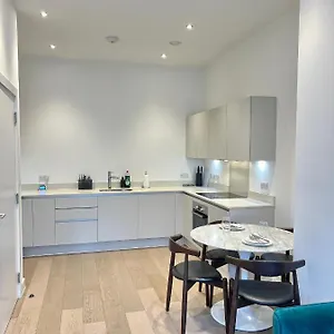 Apartment Luxury Modern 1 Bed, London