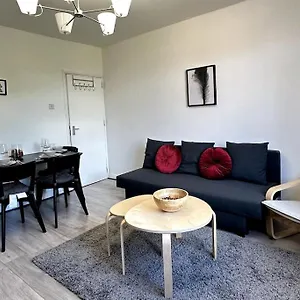 Stunning 2-bed Near London. Apartment