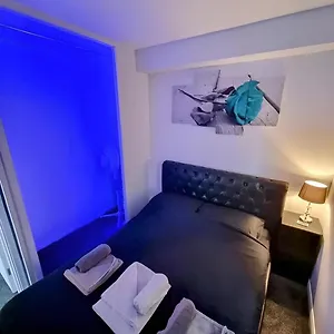 Appartement Sleek & Stylish - E15 With Parking, Londres