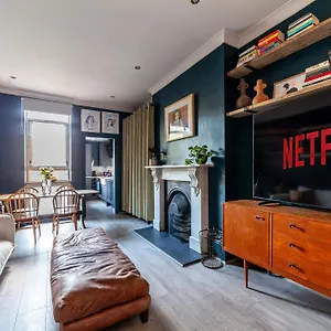 Arte - 2 Bed Luxurious Flat, Garden, 5min Dalston St., Parking Available, Serviced - Up To 5 Ppl Apartment