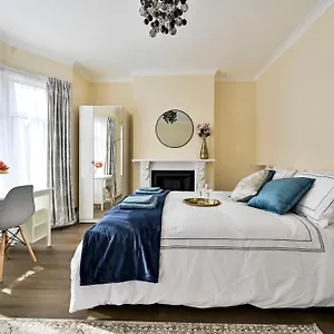 Greenwich Apartment