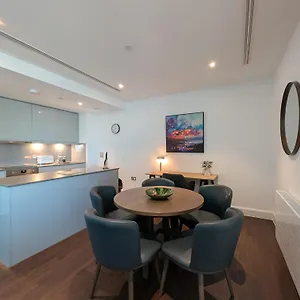 Apartment Charles Hope Canary Wharf South Quay, London