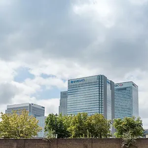 Centra Wharf Londen